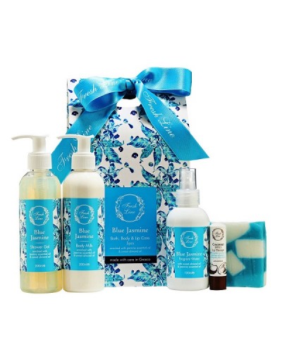 FRESH LINE BLUE JASMINE ΑΦΡΟΛΟΥΤΡΟ 200ML & ΓΑΛΑΚΤΩΜΑ ΣΩΜΑΤΟΣ 200ML & ΑΡΩΜΑΤΙΚΟ ΝΕΡΟ 150ML & ΧΕΙΡΟΠΟΙΗΤΟ ΣΑΠΟΥΝΙ ~120 & ΘΕΡΑΠΕΙΑ ΧΕΙΛΙΩΝ ΚΑΡΥΔΑ 5,4G FRESH LINE BLUE JASMINE ΑΦΡΟΛΟΥΤΡΟ 200ML & ΓΑΛΑΚΤΩΜΑ ΣΩΜΑΤΟΣ 200ML & ΑΡΩΜΑΤΙΚΟ ΝΕΡΟ 150ML & ΧΕΙΡΟΠΟΙΗΤΟ ΣΑΠΟΥΝΙ ~120 & ΘΕΡΑΠΕΙΑ ΧΕΙΛΙΩΝ ΚΑΡΥΔΑ 5,4G