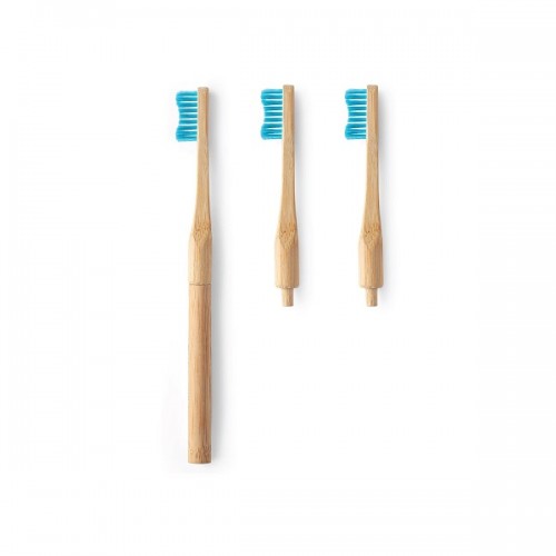 THE HUMBLE CO. HUMBLE BRUSH ΟΔΟΝΤΟΒΟΥΡΤΣΑ ΕΝΗΛΙΚΩΝ BAMBOO SOFT ΜΠΛΕ & 3 ΚΕΦΑΛΕΣ ΑΝΤΙΚΑΤΑΣΤΑΣΗΣ